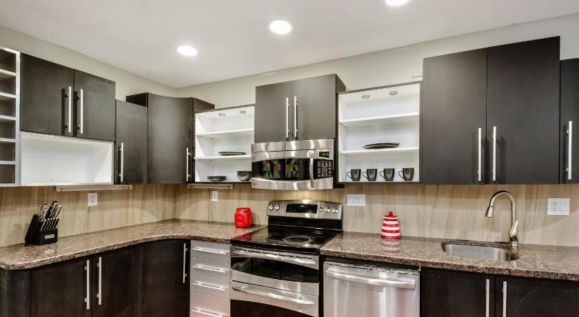 The Dreamers Penthouse-Funky 3BD in Center City photo