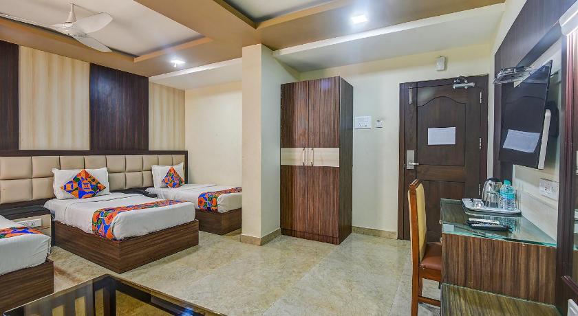OYO Collection O 79286 The 33 Hotel