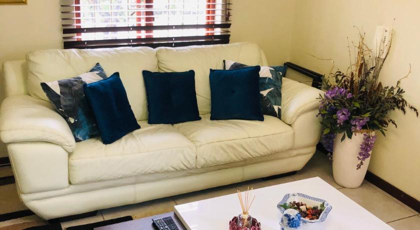 Lovely self catering first floor apartment — Hotel in Johannesburg