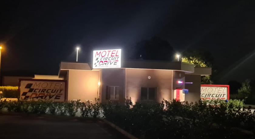 MOTEL CIRCUIT DRIVE