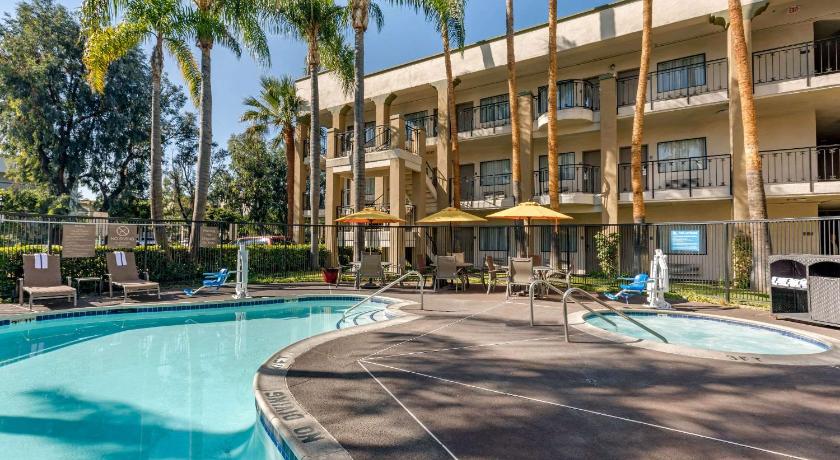 Comfort Inn & Suites Orange County John Wayne Airport