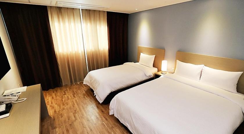 Image of Deluxe Twin Ocean View 7
