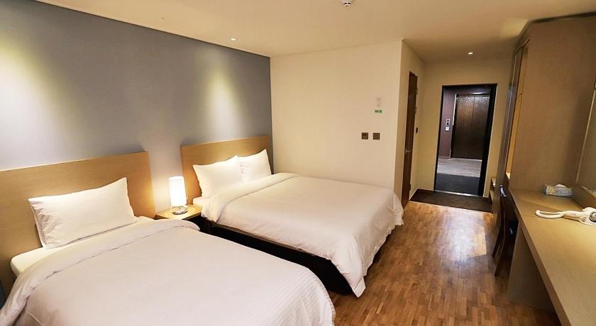 Image of Run of House Room - No Parking 3