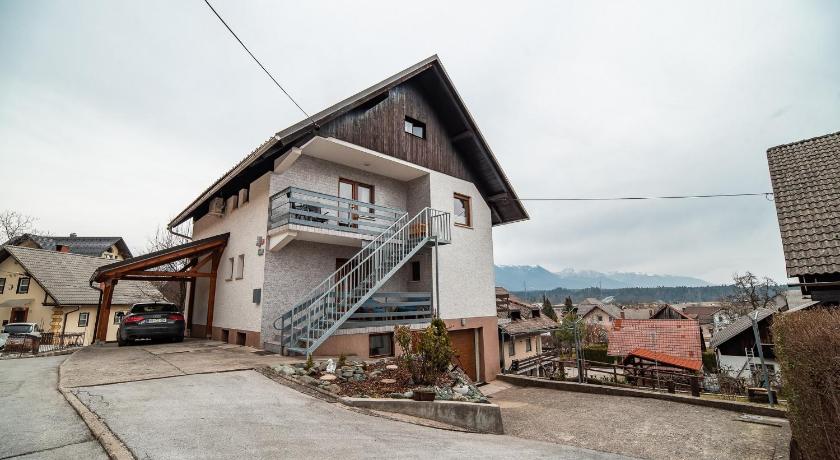 Apartment Carmen — Hotel in Bled