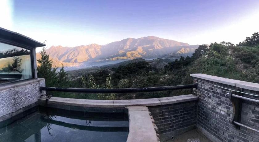 Image of Superior Double Room with Great Wall View 1