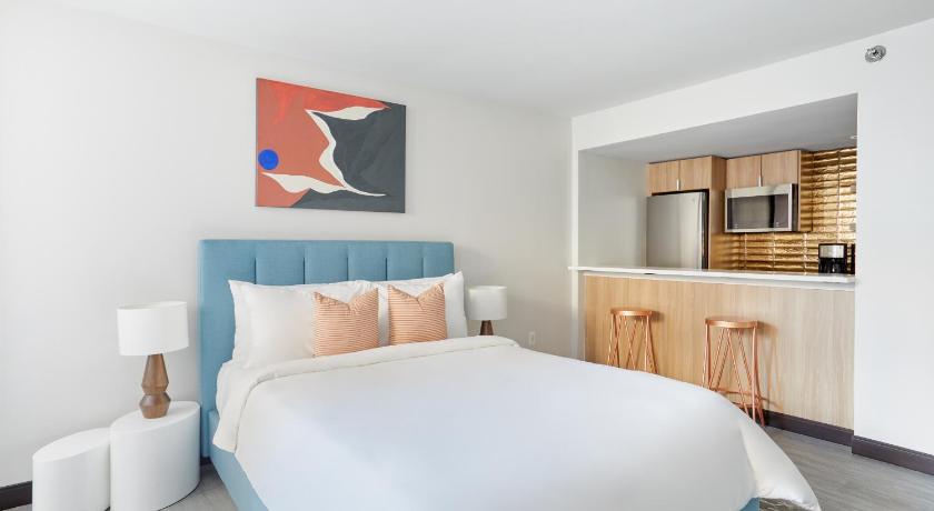 a hotel room with a bed, desk and a painting on the wall, Sonder The Quincy in Washington D.C.