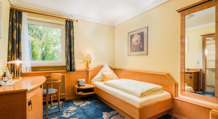 Hotel Asemann Planegg photo