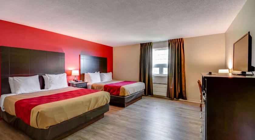 Econo Lodge Inn & Suites