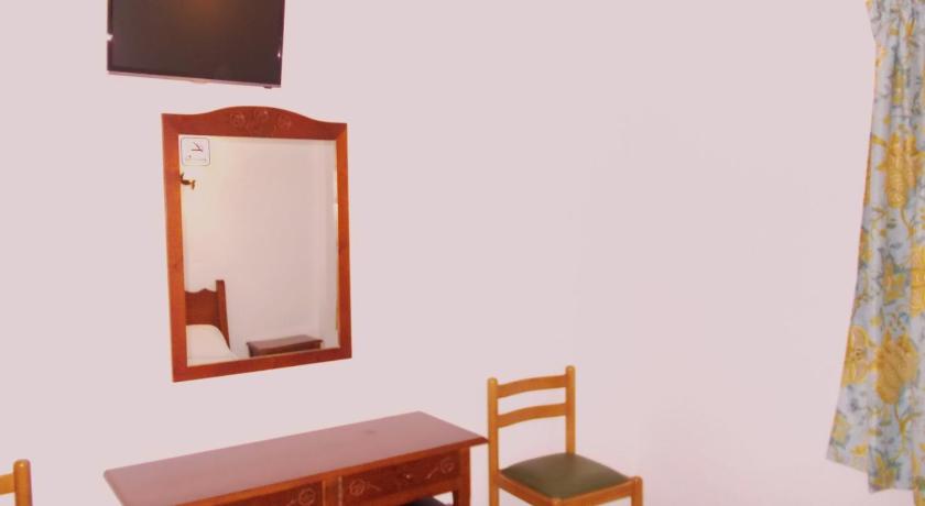 Immagine di Camera Matrimoniale con Balcone (Double Room with Balcony) 6