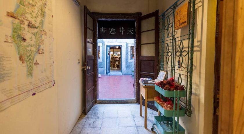 a doorway leading to a room with a painting on the wall, Sinnan12 Homestay in Taoyuan