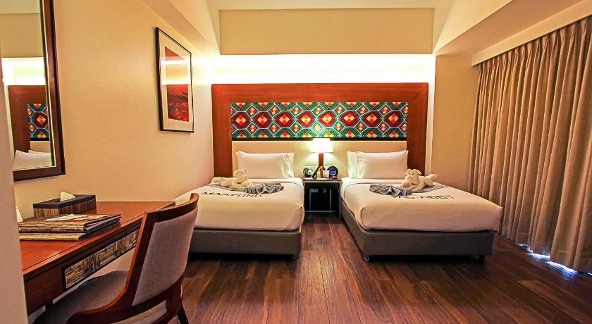Image of 2 Double Beds, Non-Smoking, Superior Room, Wi-Fi, Coffee Maker, Safe, Mini Bar, Full Breakfast 5