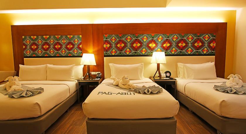 Image of 1 Queen 2 Double, Non-Smoking, Family Room, Balcony, Wi-Fi, Safe, Full Breakfast 11