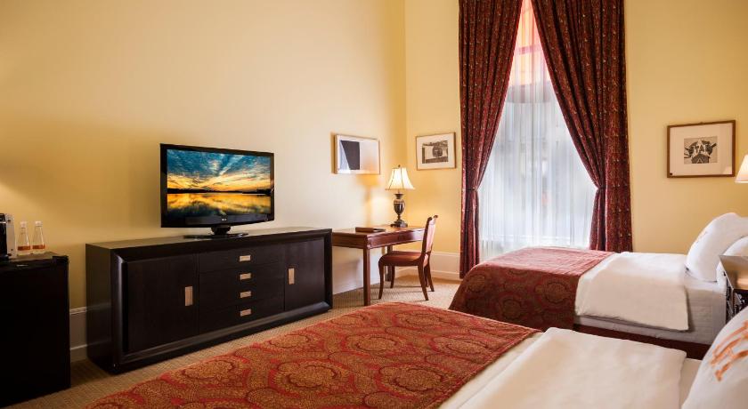 Image of Superior Queen Room with Two Queen Beds 4