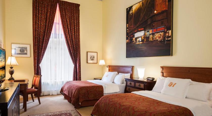 Image of Superior Queen Room with Two Queen Beds 8