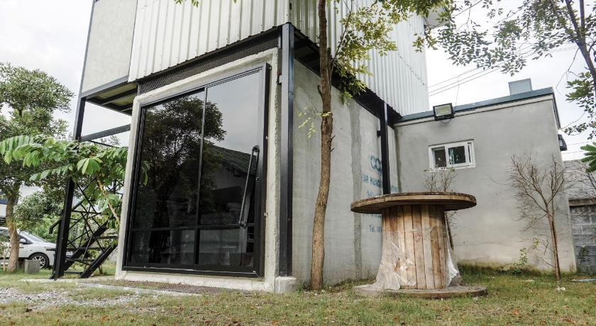 촌부리 Patoey House 2星级 酒店 大堂