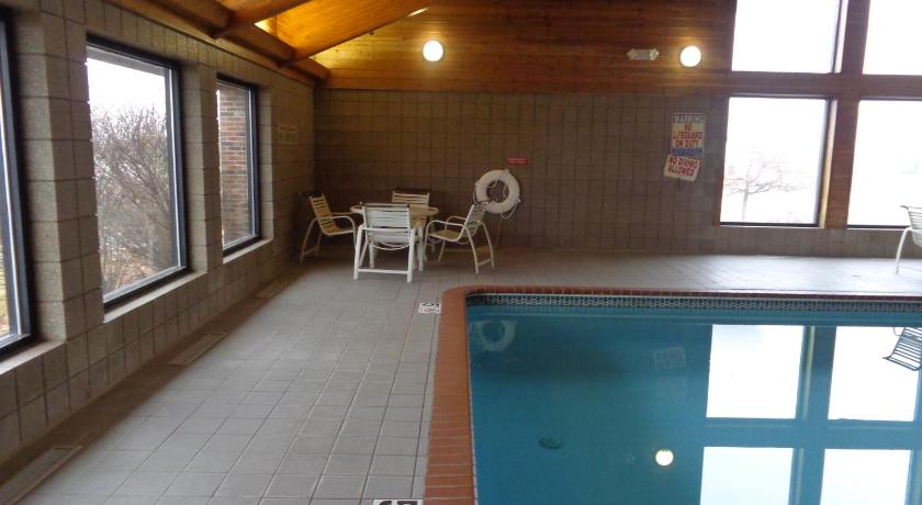 AmericInn by Wyndham Coralville photo