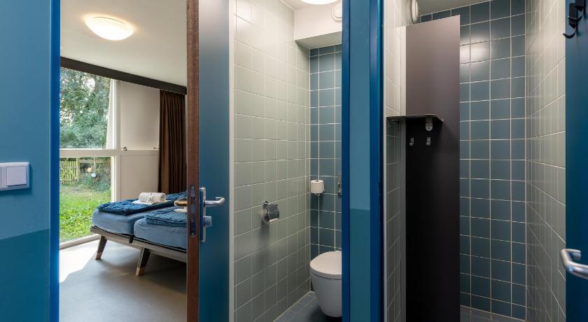 Image of Quadruple Family Room with Private Bathroom and Shower 4