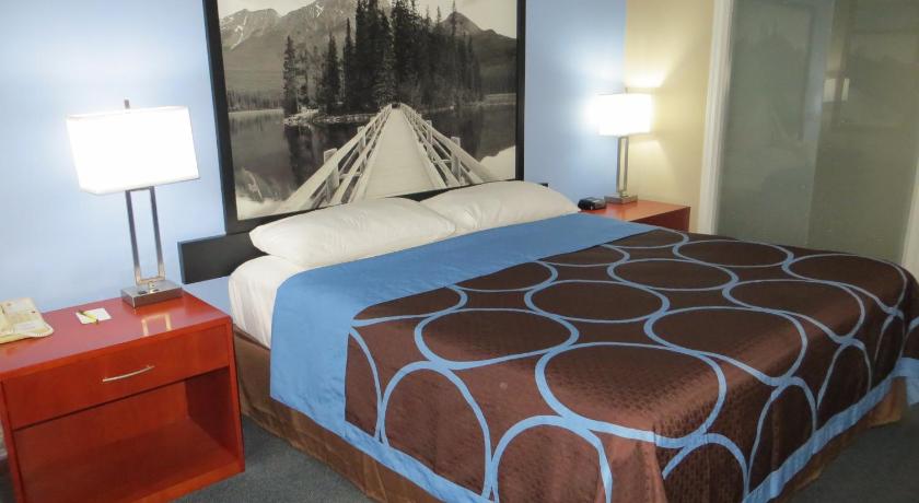Super 8 By Wyndham Sherwood Park/Edmonton Area