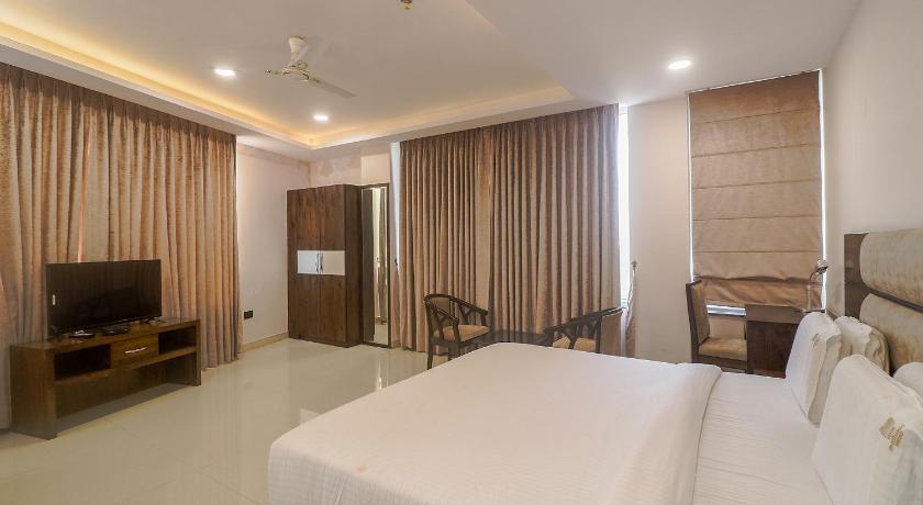 FabHotel Mid Town Grand