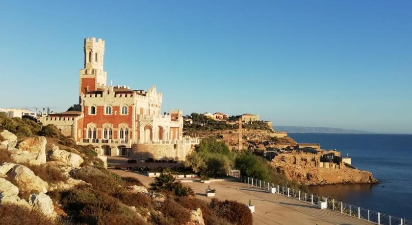 La Trinacria di Capo Passero photo
