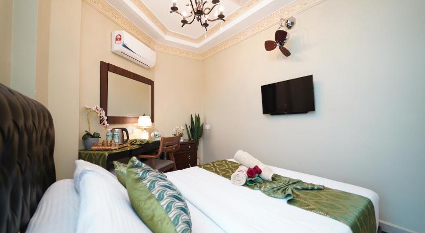 Image of Queen Room (No Toilet) - Non-Smoking 3