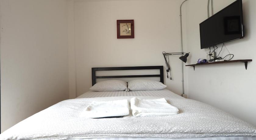 Image of Triple Room with Bathroom 4