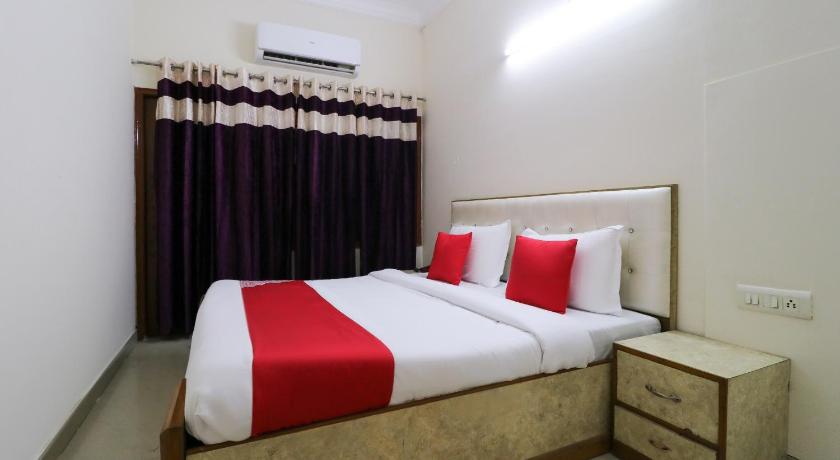 OYO Flagship 82072 Hotel Anand 2