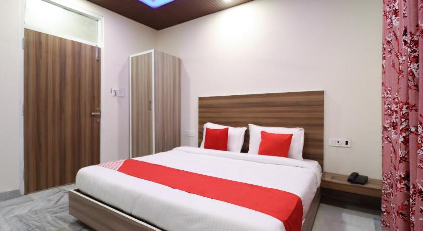 OYO Flagship 82072 Hotel Anand 2