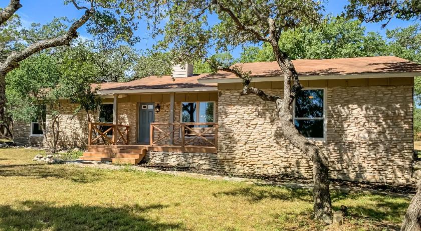 Hill Country Hideout photo