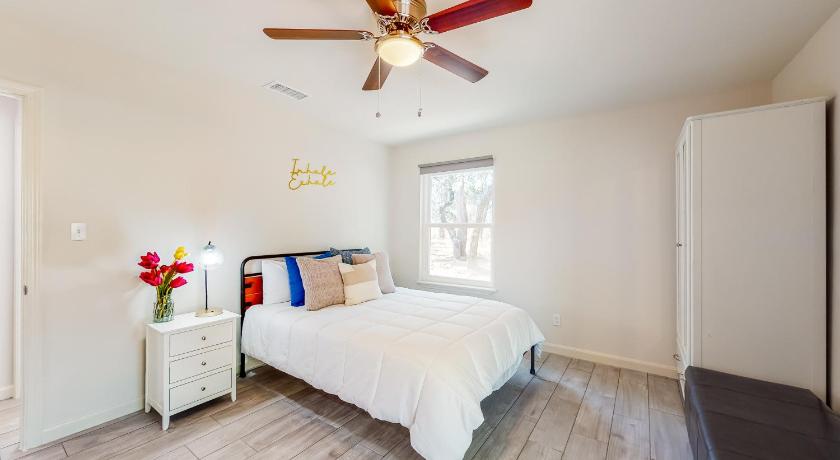 Hill Country Hideout photo