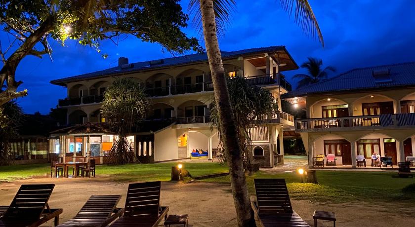 Sri Gemunu Beach Resort — Hotel in Unawatuna
