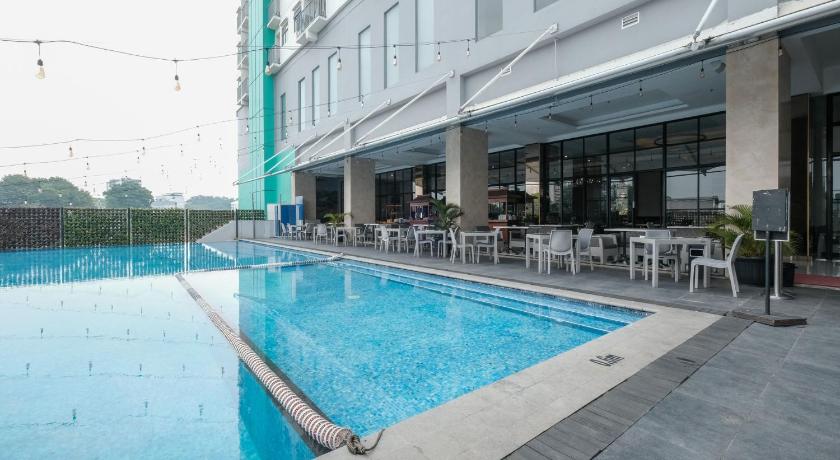 Swimming pool, Bigland Hotel Bogor in Bogor