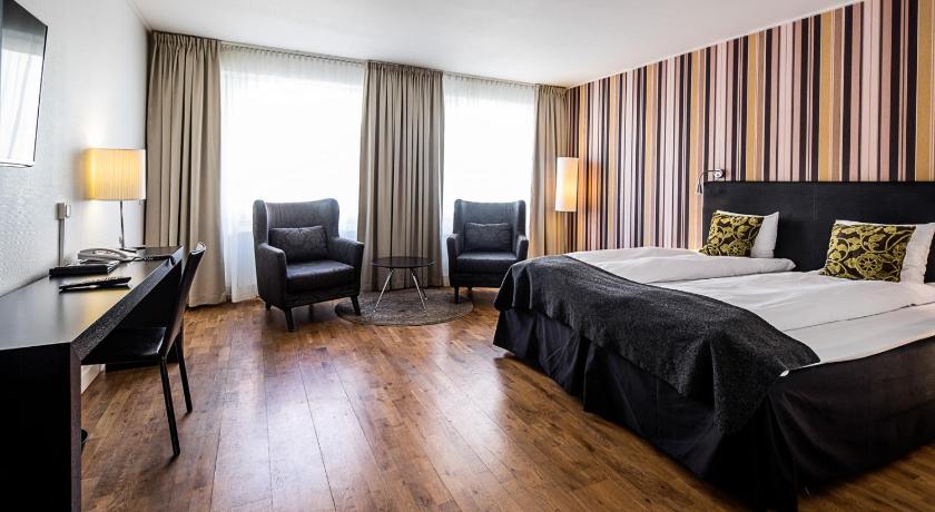 Image of Superior Family Room 1