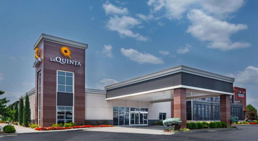 La Quinta Inn & Suites by Wyndham Joplin photo