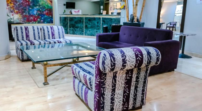 Hotel Internacional La Triada by DOT Urban