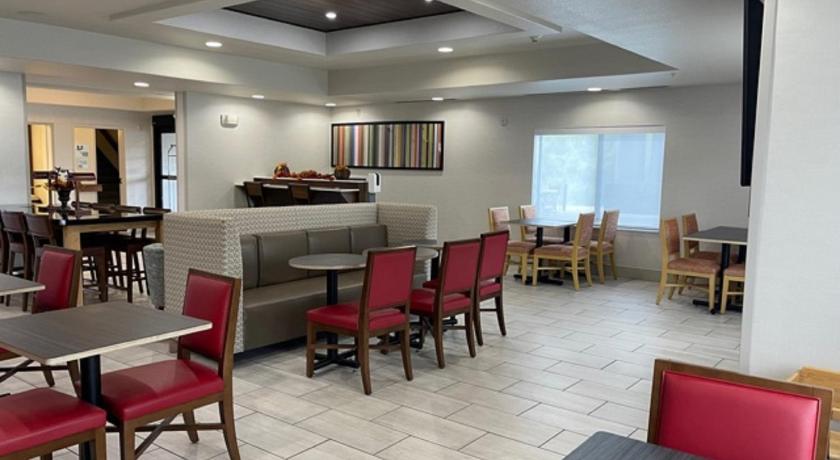 Holiday Inn Express Hotel & Suites Lewisburg