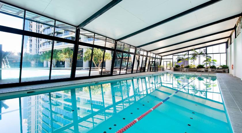 Circle On Cavill Luxury Apartment-Holiday Paradise - image 16