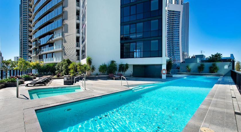 Circle On Cavill Luxury Apartment-Holiday Paradise - image 10