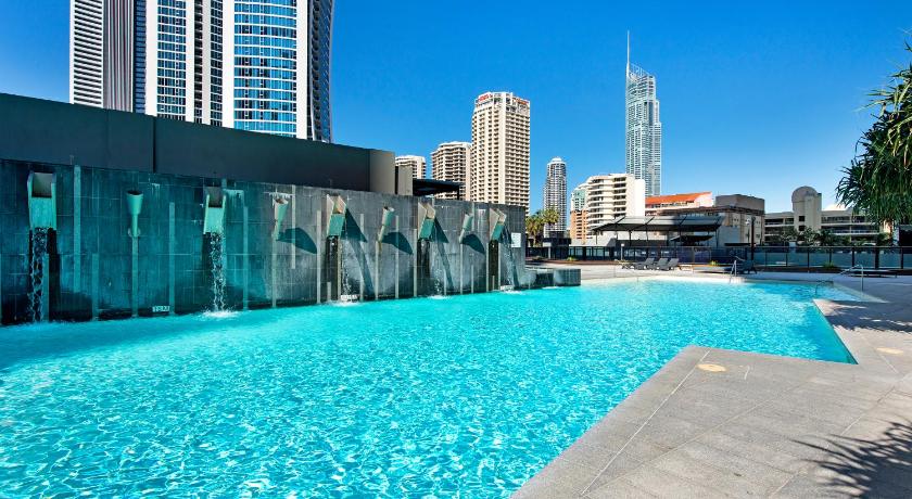 Circle On Cavill Luxury Apartment-Holiday Paradise - image 15