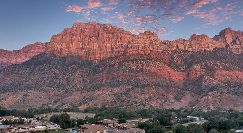 Red Rock Inn Cottages photo