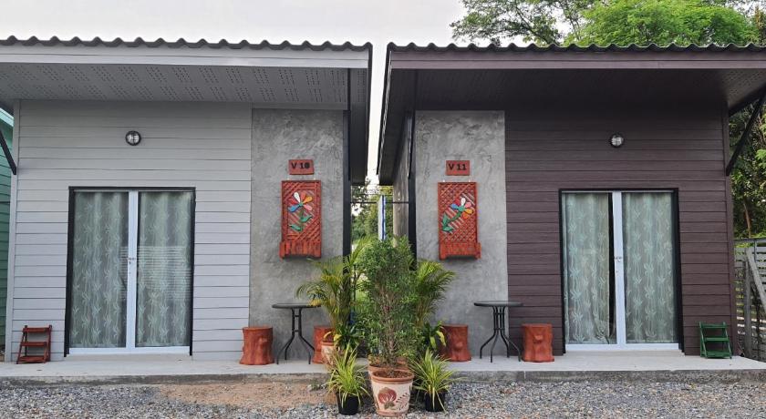a house with a window and a porch, Bansuan Inthanon Resort (SHA Extra Plus) in Chom Thong