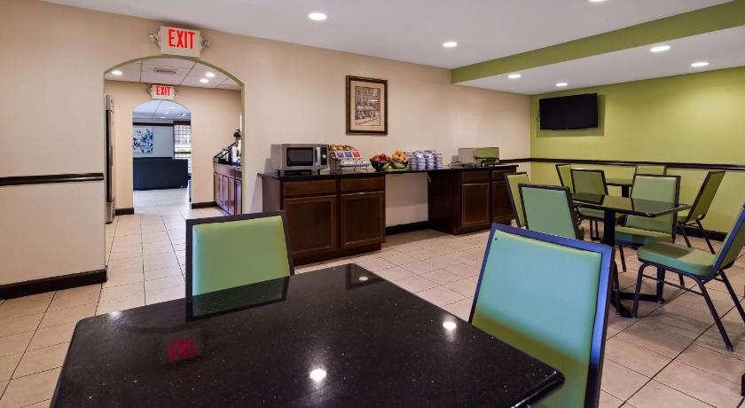 Sure Stay Hotel by Best Western East Brunswick Inn