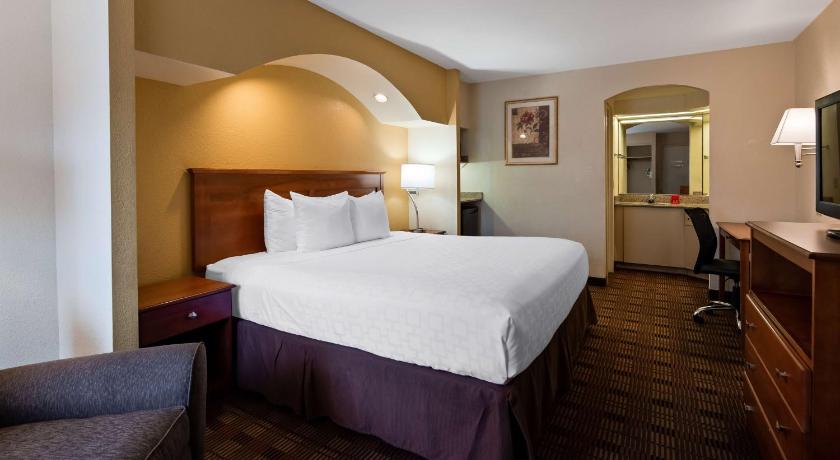 Sure Stay Hotel by Best Western East Brunswick Inn