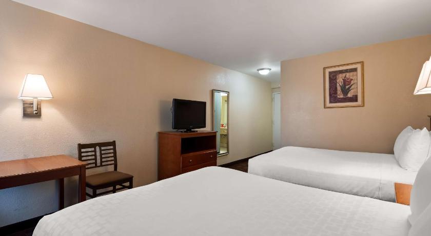 Sure Stay Hotel by Best Western East Brunswick Inn