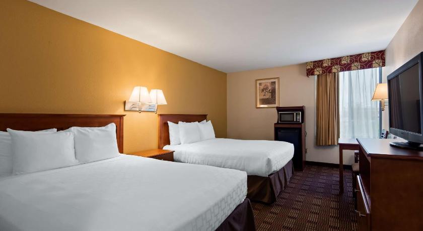 Sure Stay Hotel by Best Western East Brunswick Inn