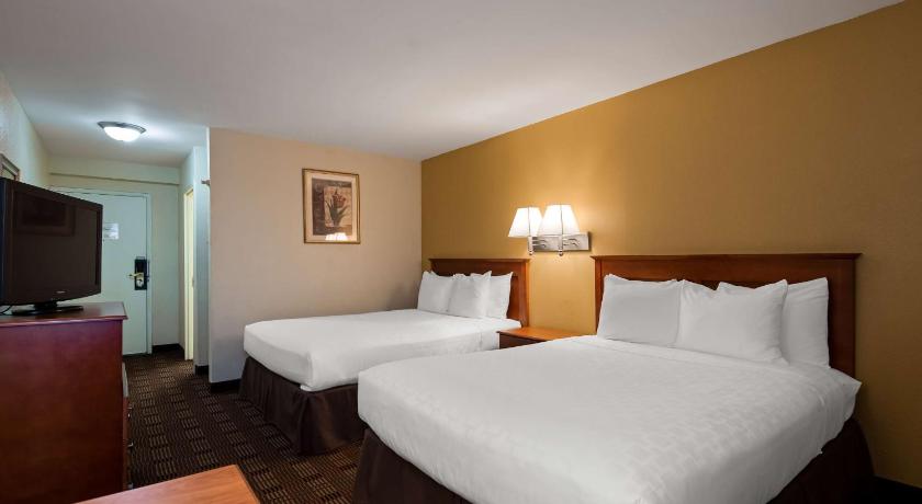 Sure Stay Hotel by Best Western East Brunswick Inn