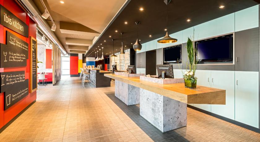 ガルヒング・バイ・ミュンヘン ibis Muenchen Garching 3つ星 ホテル ロビー