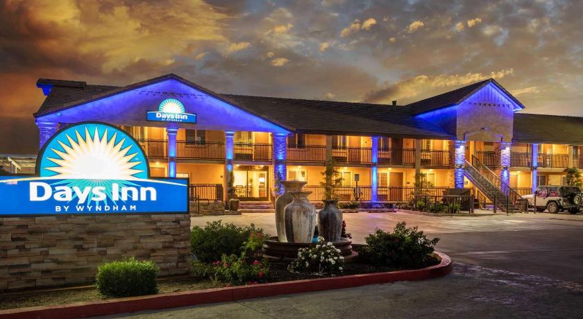 Days Inn by Wyndham Galt