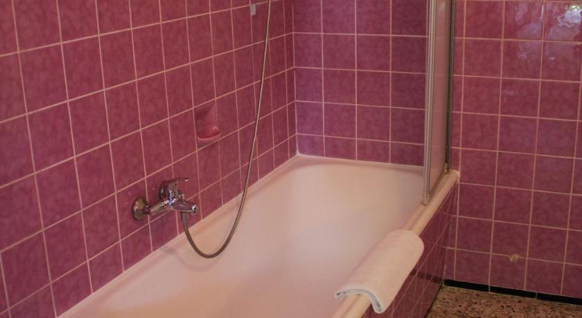 Image of Standard Triple Room 2