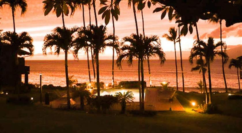 Mahina Surf - Lahaina, HI by TS photo